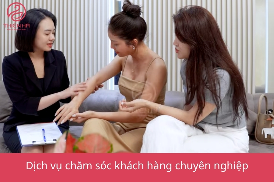Dịch vụ chăm sóc khách hàng tốt là lý do nhiều chị em thường xuyên ghé thăm Thiên Hà để thay đổi nhan sắc