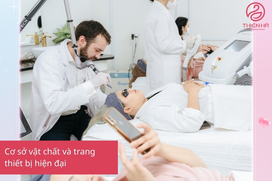 Phòng lăn kim được trang bị đầy đủ thiết bị hiện đại, đảm bảo vệ sinh.