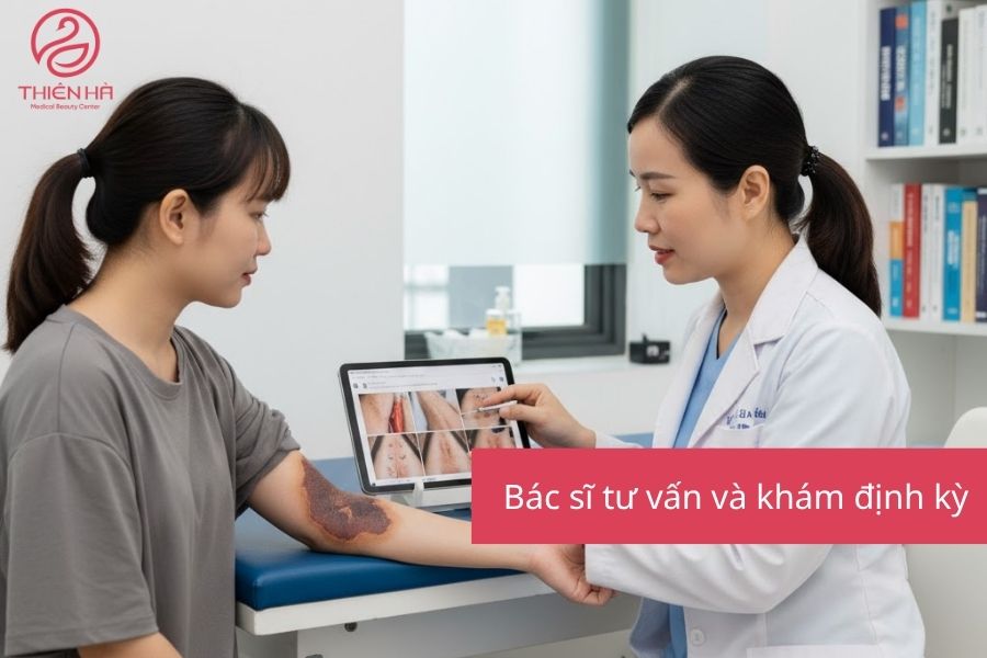 Bác sĩ tư vấn và khám định kỳ