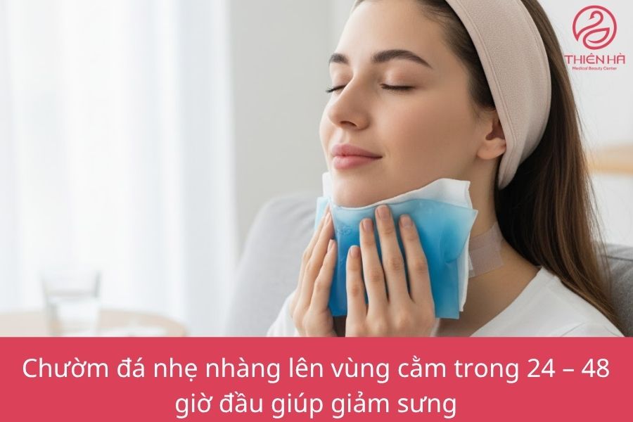 Chườm đá nhẹ nhàng lên vùng cằm 